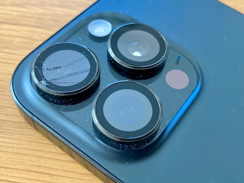 【地獄】iPhoneのカメラレンズカバーが割れたので外そうとしたら…全然外れない！ 10分格闘して学んだこと