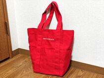 争奪戦は万博予約並み!?  DEAN＆DELUCA福袋「真っ赤な限定トート」の使い勝手が過去イチの進化を遂げていた