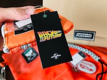 【映画好き必見】ユニバーサル公式ストアで買った「バック・トゥ・ザ・フューチャーの福袋」を大公開！ 中身を見たらタイムマシンで夏に戻りたくなった