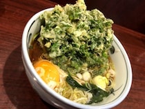 【立ちそば放浪記】丼から隆起する春菊天の山脈！ 常に地元民で一杯のそば屋・西葛西『江戸切りそば やしま』