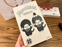 【福袋2026】2600円で総額3840円相当。甘味処鎌倉がモンチッチとコラボした福袋を正直レビュー / 夢の国チケットも当たるかも