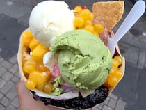 原宿の『マリオンクレープ』で「甘いの全部トッピングして下さい」と注文したらこうなった