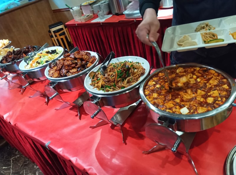 【食べ放題1200円】銀座でガチ中華20種以上のビュッフェが1000円台！ でも看板はない『九寨溝』のランチが破格だった