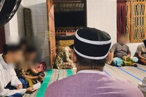 【不思議】国民の約9割がイスラム教徒のインドネシアに「初七日」「百箇日」がある理由 / 供養の流れをお墓参りから紹介