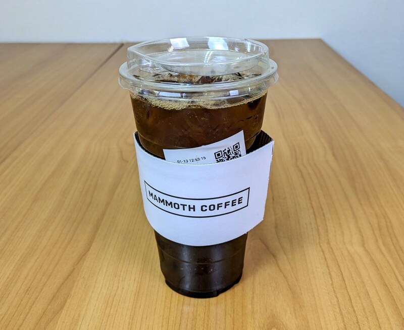 【再々検証】マンモスコーヒーのLサイズのアイスドリンクは本当に「940ml」あった！ これで400円はやっぱりスゴイ！