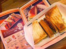 コメダの新作が逆写真詐欺じゃない！ でも期間限定「ペッパーポークとたまごの具沢山サンド」は期待を超えてきた