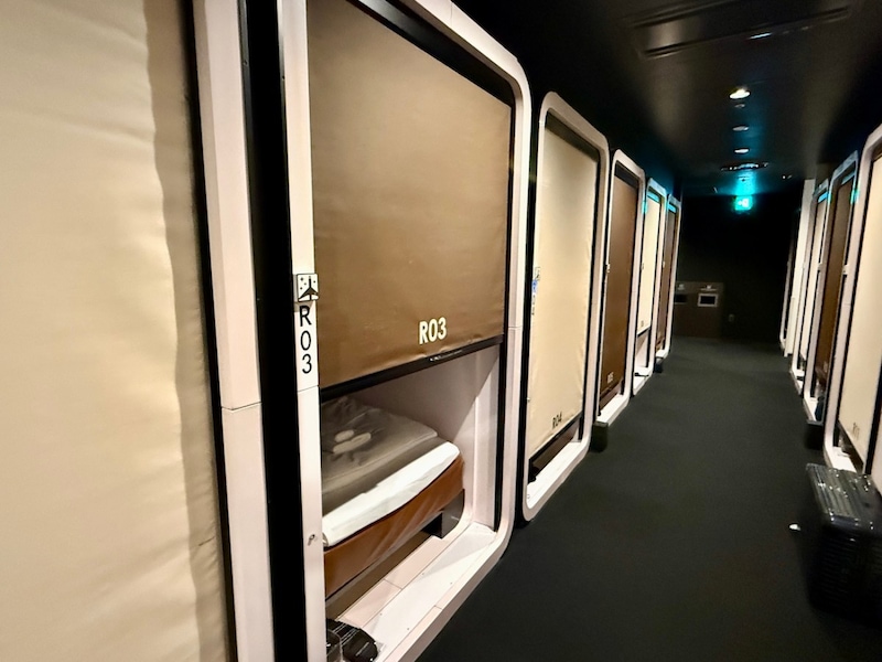 羽田空港直結「ファーストキャビン」は大浴場付きで早朝便に最適 / 北九州成人式取材の前泊で使ってみた