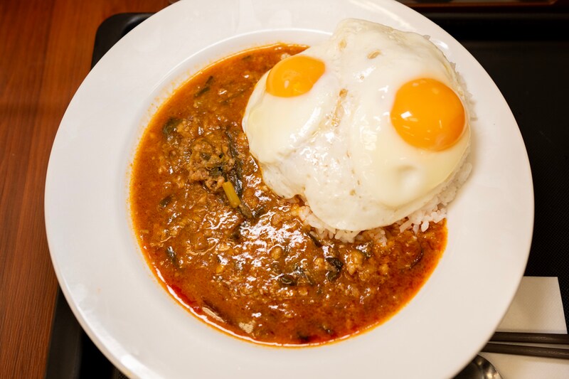 松屋の店舗限定メニュー「ピリ辛ニラたま飯」がクセになるB級カラウマ飯に仕上がっていた