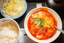 松屋『海老のチリソース定食』を食べてみた / ガチめな辛さとプリップリの海老でクオリティ高い!!