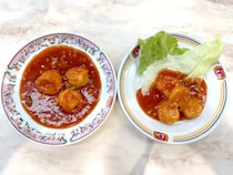 餃子の王将『極王エビチリ』は352円高い価値があるのか？ 食べ比べた率直な感想→「違いはあるけどノーマルでいいかも」