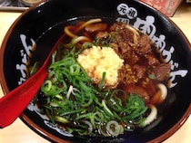 【福岡グルメ】甘めのつゆと生姜がシャキッと効くーーッ！ 飲んだ翌日は「肉肉うどん」を絶対食え!! 博多『元祖・肉肉うどん』川端店