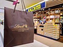 【バレンタイン】カルディで今だけ売っている「リンツ ギフトセレクション」がめちゃくちゃ狙い目！ リンドール柄マグカップが実質タダだと…!?