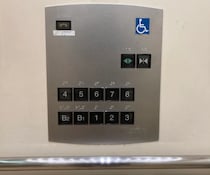 【体験談】エレベーターで先に入った人が最後に出る現象とスマートな振る舞いについて