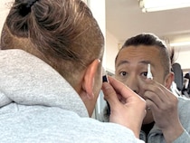 世界で1番尊敬する『ちゃんみな』になりたくてアラフィフのおっさんが「まゆ毛ブリーチ」を強行した結果…