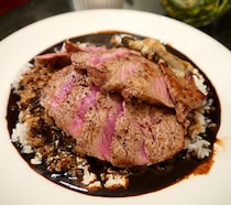 【カレー探求】食わなくてもわかるほどのウマさ！ オイスターバー「楸 （ひさぎ）」の圧巻Wステーキカレー / 東京・銀座