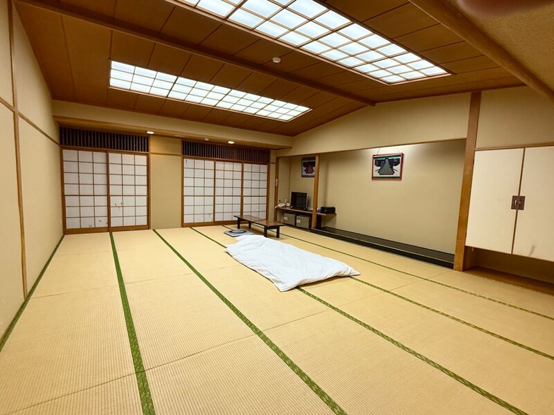 【24畳】読者に教えてもらった埼玉の宿が広すぎて逆に眠れなかった / さいたま市「ヘリテイジ浦和別所沼会館」