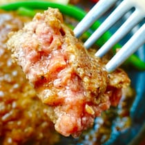 【ミディアムレア】東京でも大人気！ 北海道名物「ふんわり＆とろける極上ハンバーグ」が食べられる店『札幌 牛亭』