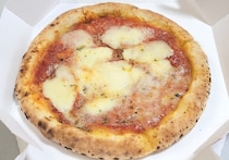 そういえばセブンが「焼きたてピザを提供するサービス」を始めていたので、初体験してみた / 店舗限定なれど一食の価値あり