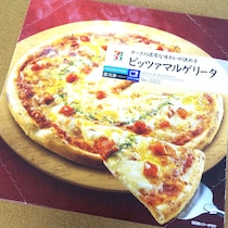 【高コスパ】トースターで8分「セブンプレミアムの箱入り冷凍ピザ」がマジ本格的！  モッチモチ＆濃厚で超ウマい!!