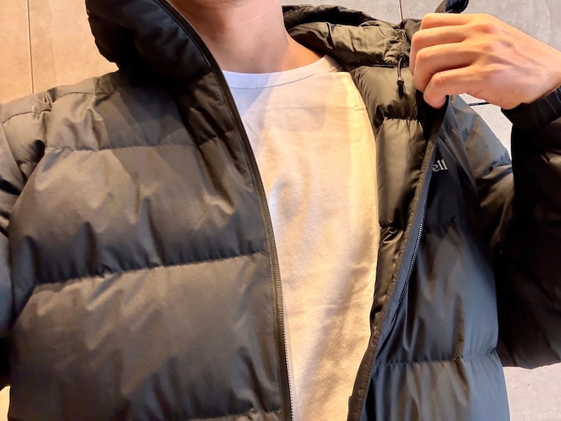 ダウンジャケットの下は「Tシャツ1枚」で暖かい説は本当か？ 気温2度の朝に試してみた