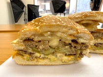 【天才か？】アップルパイを「ビッグマック」に挟んだら激ウマなんじゃないか？ 甘じょっぱさの先にあった意外な真実