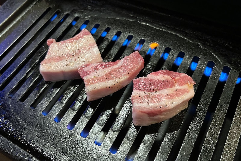 1人で食べ放題に行って「3名からです」と言われる切なさに耐えかねて…卓上の1点をしばらく見つめていた高田馬場の夜