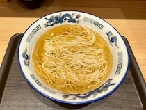 【マジか】440円の朝ラーがあった！ 舎鈴 新宿センタービル店の「素ラーメン」が文句なしでコスパ最強!!