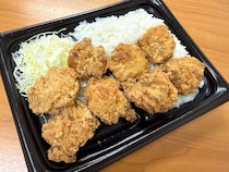今週はこれだけ食えばいい！ ローソン『盛りすぎチャレンジ』大本命の「鶏から揚げ弁当」がもはやから揚げの暴力