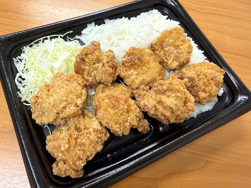 今週はこれだけ食えばいい! ローソン『盛りすぎチャレンジ』大本命の「鶏から揚げ弁当」がもはやから揚げの暴力