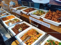 【食べ放題1100円】中華20種ビュッフェで最安級！ 池袋ガチ中華『巴渝菜館』のランチに入ってみたら本場の人で満員だった