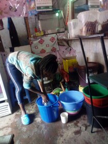 スラムのレストランでポテトを頼んだらゴキブリが。しかし店員は違う理由で謝ってきた / カンバ通信：第324回