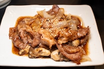 松屋「牛肉と牡蠣のオイスターソース炒め」はコスパ良いぞ！ 約900円で味わえるジャンクみある濃厚な肉と牡蠣