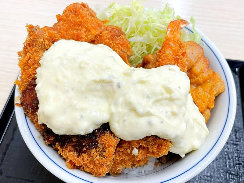 かつやの新作「タルタル盛り揚げ丼」は失敗作なのか？ 私のエビフライはタルタルの重みに耐えきれず折れた