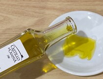 世界一のオリーブオイルを食べてみた！ → これが油!? フレッシュジュースのような味わいに1瓶飲み干しそうになった / 史上最高点を獲得したピクアル種のオイル