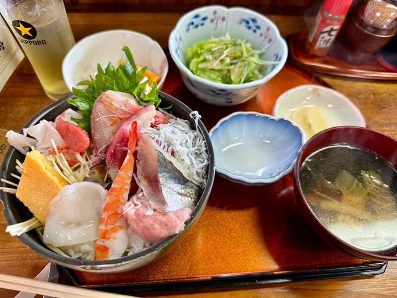 【栃木】佐野厄除け大師の近くで「750円の爆盛り海鮮丼」を発見 / 大盛り無料で逆に引いた