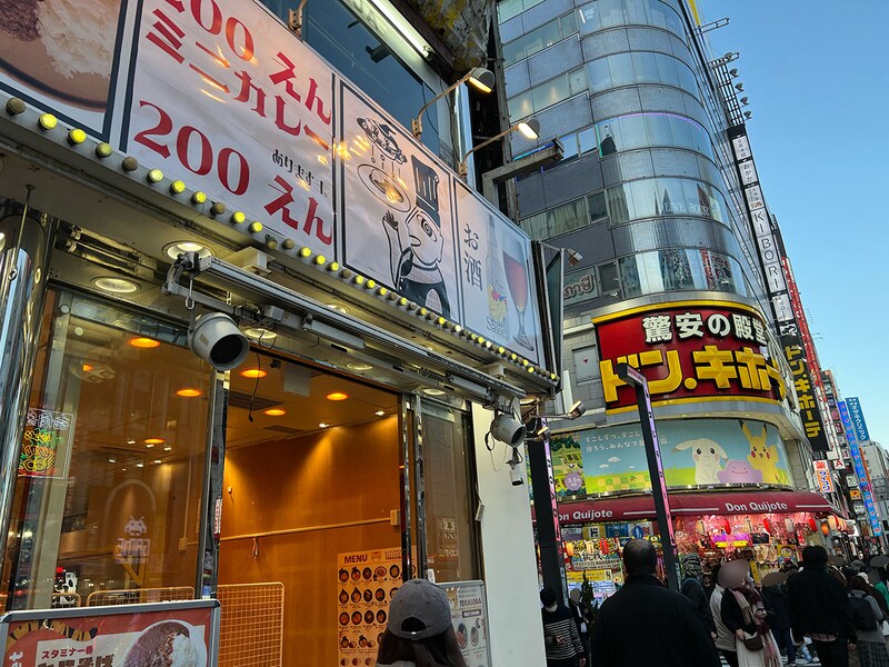 歌舞伎町で「ミニカレー200円」の看板を見て吸い込まれるように入店した / 本当に200円で済むのか検証