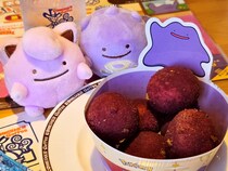 【主役はメタモン】ポケモン×コメダ珈琲店のコラボがスタート！ ポケモンメニュー注文で貰える「豆菓子風チャーム」が可愛いすぎる！