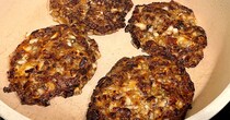 物価高でも「きのこ」は安い → AIに「きのこだけ」で作る節約レシピを聞いたら、新食感の肉なしハンバーグが爆誕してしまった！