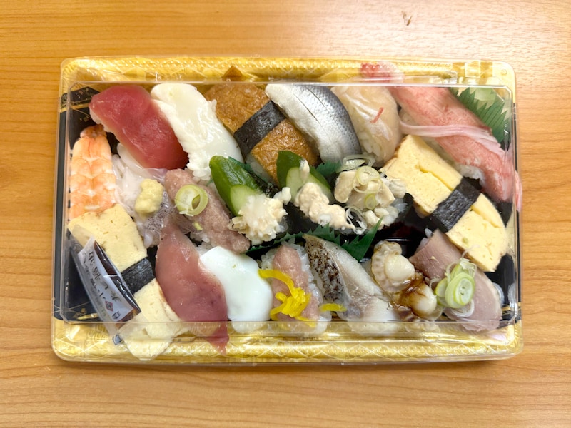 衝撃の1貫54円！ 小僧寿しの「20貫1080円セット」は物価高に現れた “令和の奇跡” なのかもしれない