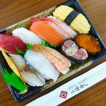 テイクアウト寿司の老舗「小僧寿し」と「スシロー」を食べ比べてみた