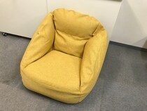 【本音レビュー】無印の新商品『空気でできたソファ』を持ち帰りから空気入れまでやってみた / 第2の「人をダメにするソファ」なるか？