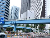 【リンドバーグ検証】歩道橋の上から見かけた革ジャンに息切らし駆け寄ってみた / 本日4月25日は「歩道橋の日」