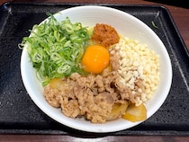 【む？】吉野家初の麺類『牛玉スタミナまぜそば』を食べてみたらギャップがすごかった