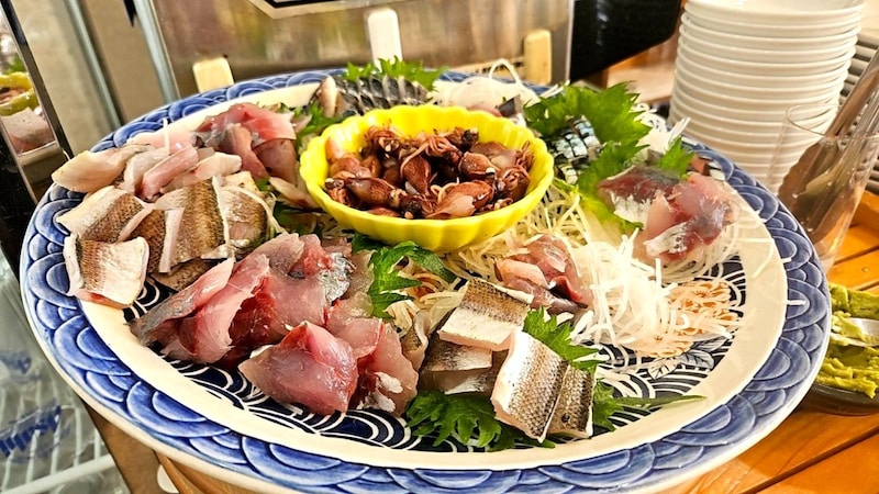 平塚の老舗旅館『やまいち』の刺身バイキングが神！ 2000円以下で時間無制限、さらに焼肉まで!?