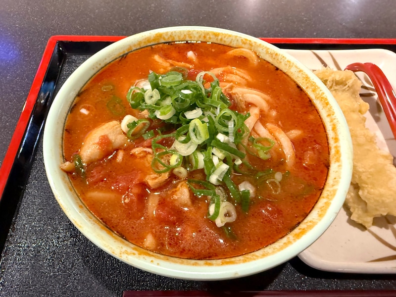 丸亀製麺の「世界戦略」がキメ細かい! 台湾で食べた限定うどんが日本とも香港とも全然違った