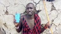 Androidユーザーだったマサイ族の戦士ルカ、ついにiPhoneユーザーになる！ 機種は「8 Plus」でカバーは水色!! マサイ通信：第343回