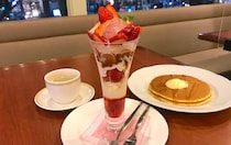 ロイヤルホストの平日限定「アフタヌーンメニュー」がマジ最高!! パフェ × パンケーキのワガママが叶っちゃうぞ〜