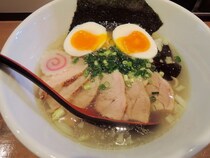 とんこつの本場で食べる『塩ラーメン』が美味！「福岡＝とんこつ」の方程式が崩れるくらいヤバかった