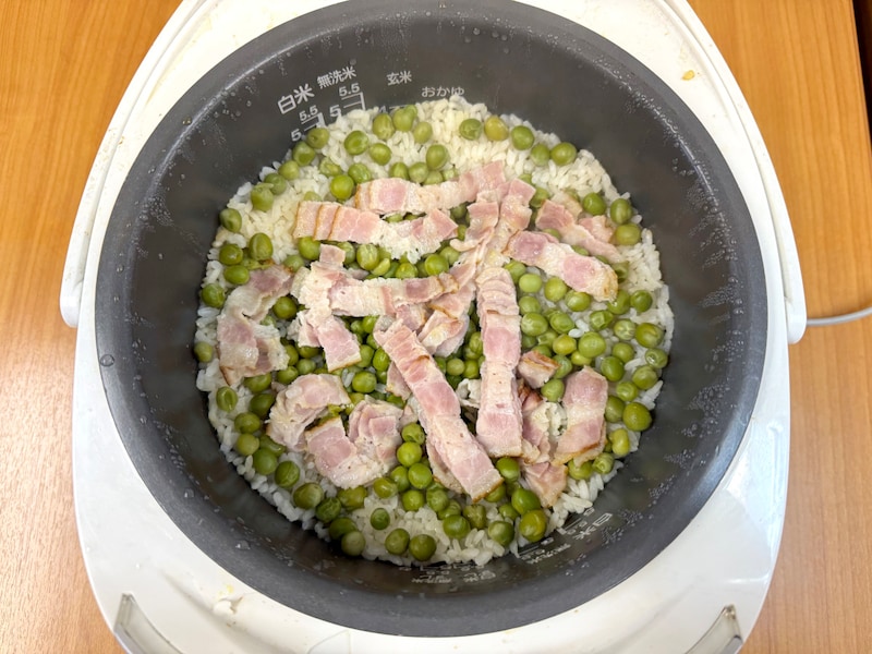 炊飯器でサイゼリヤを再現したい！ AI直伝の『青豆の温サラダ風炊き込みご飯』を作ってみたら…ただの「豆ごはん」になりました