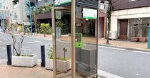 高すぎる「ナビダイヤル」対策で数年ぶりに公衆電話に入ったら、最新鋭の無料Wi-Fiスポットに進化していてビビった